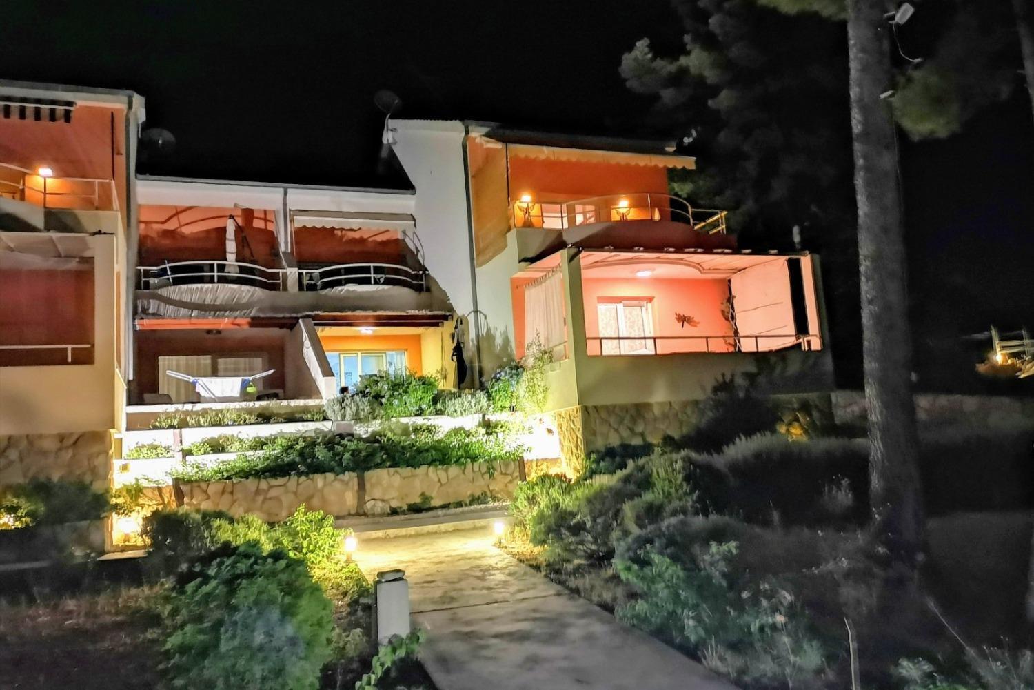 Apartman Dino - Gorgeous Garden